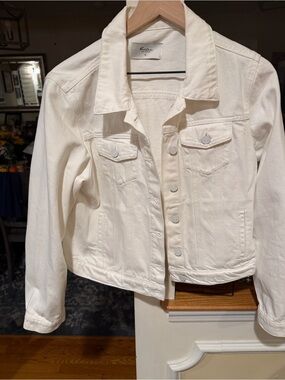 Kancan classic White Denim Jacket. Perfect for the season. Size XL NWOT